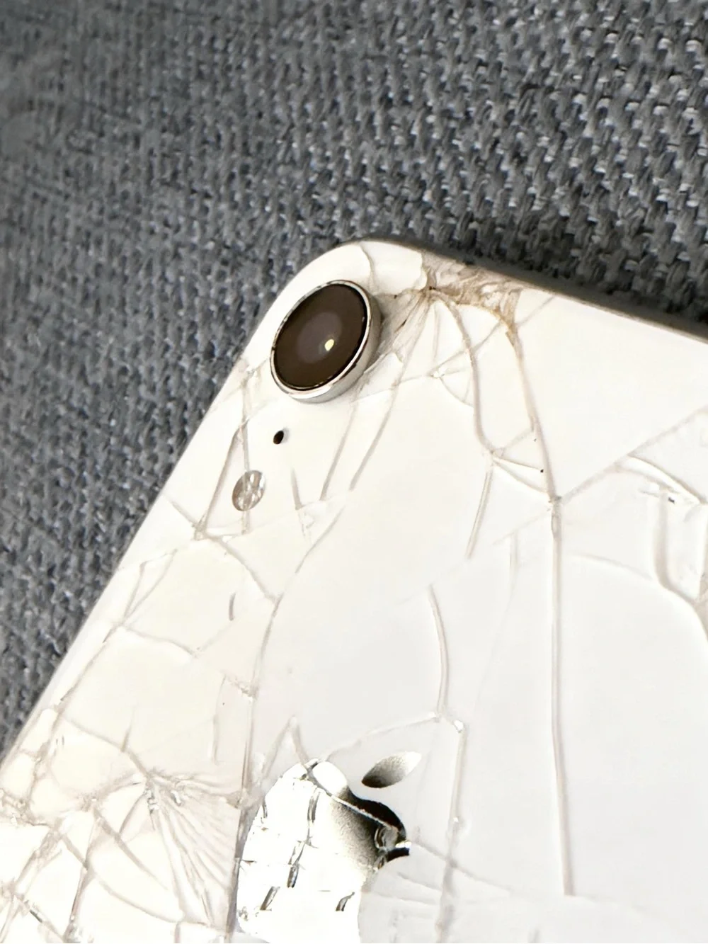 Unlocked Apple iPhone XR 64GB | 87% Battery | Face ID Works | Smashed Glass